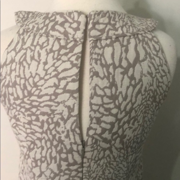 Banana Republic sleeveless gray and tan animal-like print V neck dress, size 4 - Picture 4 of 6